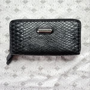 JLo Textured Faux Alligator Wallet 🖤